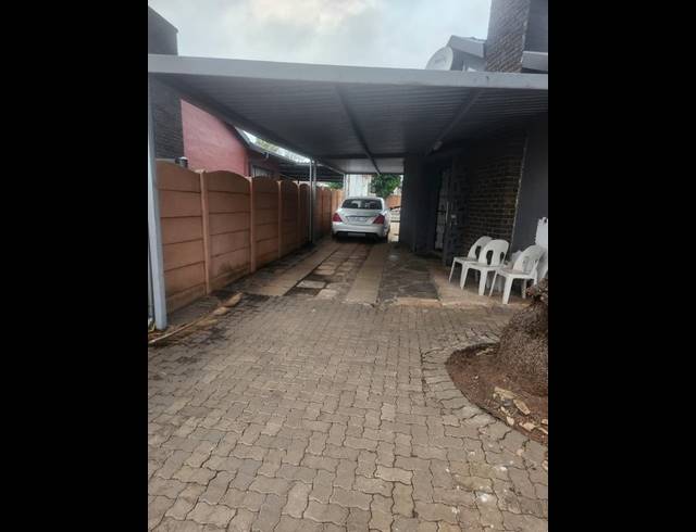 3 BEDROOM HOUSE FOR SALE IN ESTHER PARK